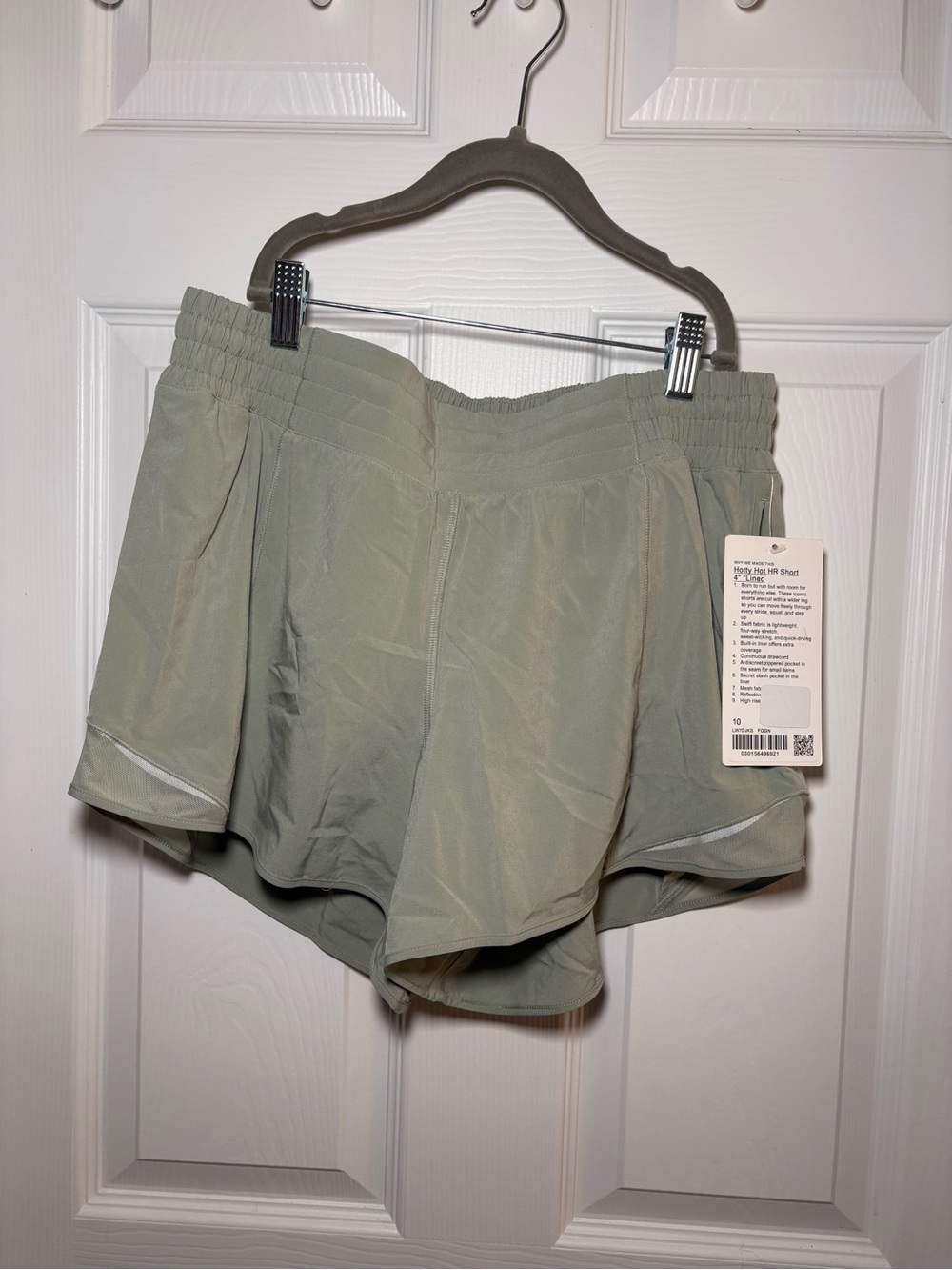 Lululemon Hotty Hot HR 4” Shorts Fog Green Size 10 NWT